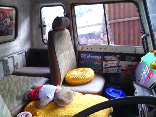 รถ6ล้อใหญ่ฮีโน่ เครื่องHO7C 185 แรง  พวงมาลัยพาเวอร์ เบรกทริบฟี่  หัวยกไฮโดลิก มีDVD เอกสารพร้อมโอน เจ้าของขายเอง ้เกลียร์สายสั่น 6 เกลียร์ รถสวยมากคัชชีสวยตลอดเส้น