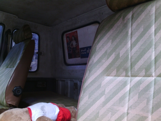 รถ6ล้อใหญ่ฮีโน่ เครื่องHO7C 185 แรง  พวงมาลัยพาเวอร์ เบรกทริบฟี่  หัวยกไฮโดลิก มีDVD เอกสารพร้อมโอน เจ้าของขายเอง ้เกลียร์สายสั่น 6 เกลียร์ รถสวยมากคัชชีสวยตลอดเส้น