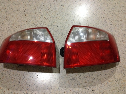 ไฟท้าย AUDI A4 ของเก่าญี่ปุ่นสภาพสวย