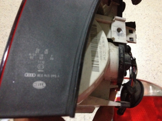 ไฟท้าย AUDI A4 ของเก่าญี่ปุ่นสภาพสวย ไฟท้าย AUDI A4 ของเก่าญี่ปุ่นสภาพสวย