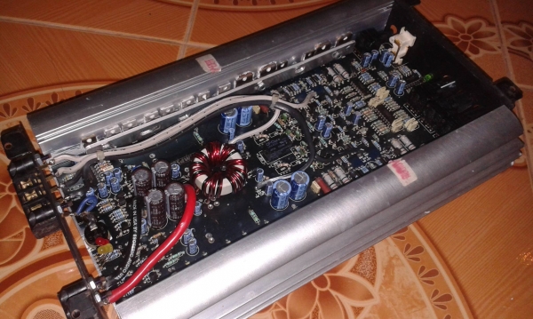 ขายแอมป์ U.S.AMPS รุ่น VL-100 (2ch) วงจรคล้ายกับ ZAPCO ขายถูกๆ ขายแอมป์ U.S.AMPS รุ่น VL-100 (2ch) วงจรคล้ายกับ ZAPCO ขายถูกๆ