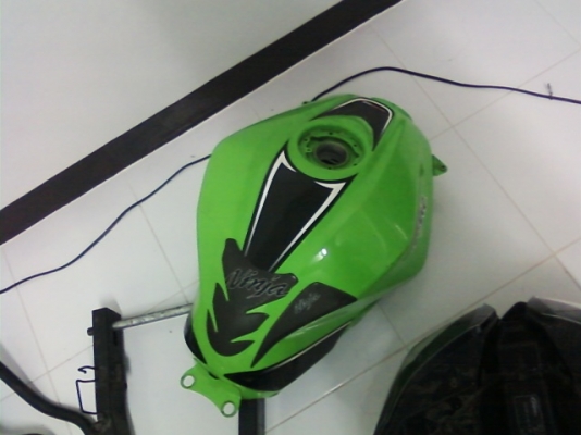 ขายอะไหล่ นินจา 300,สวิงอาร์ม โช้คหน้า ถังน้ำมัน แฮน เบาะท้าย แฟริ่งเลนไฟหน้า และ ท่อไอเสีย อื่น เหมารวมเลยก็ได้ หรือ แยกชิ้นก็ได้