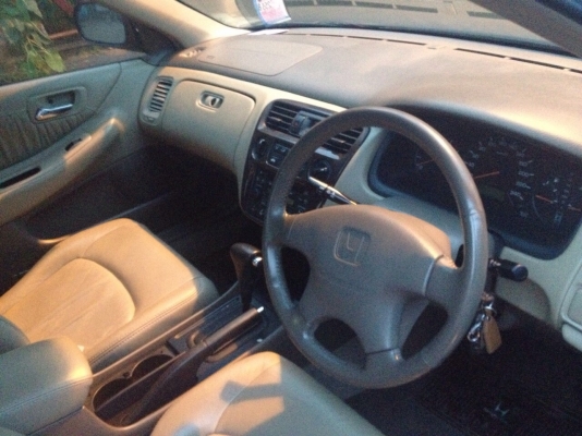 ขายhonda accord 2.3 ออโต้ สีดำ เบาะไฟฟ้า airbag abs เบาะหนัง