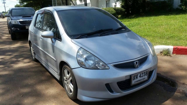 ขายดาวน์ครับ HONDA JAZZ ปี06 สิทธิพิเศษ สำหรับ ลูกค้าที่ติดแบโลหิต ไม่ต้องเปลี่ยนสัญญา ส่งต่อได้เลยครับ