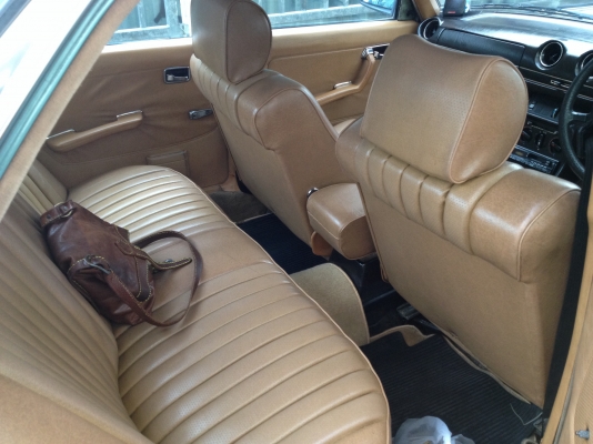 ขายเบนซ์ w123 ราคา 84,000 บาท ติดต่อ คุณเอ๋ 092-6356419