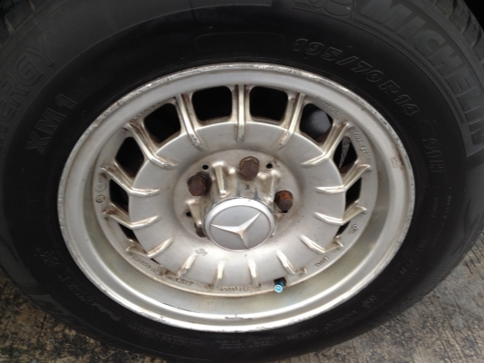 ขายเบนซ์ w123 ราคา 84,000 บาท ติดต่อ คุณเอ๋ 092-6356419