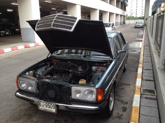 ขายเบนซ์ w123 ราคา 84,000 บาท ติดต่อ คุณเอ๋ 092-6356419