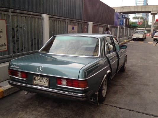 ขายเบนซ์ w123 ราคา 84,000 บาท ติดต่อ คุณเอ๋ 092-6356419