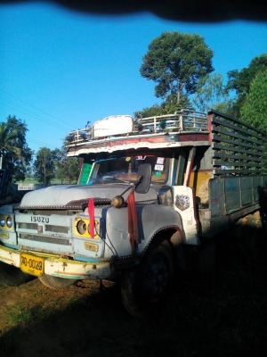 ขายสิบล้อหัวยาวหัวคัชซี เครื่อง165แรง เครื่องดี คัชซีดี คัชซีสวย มีเอกสารเล่มทะเบียนพร้อมโอน สนใจโทร090-8588220คุณนะ ID:narong498 หรือwww.truck.in.th/498