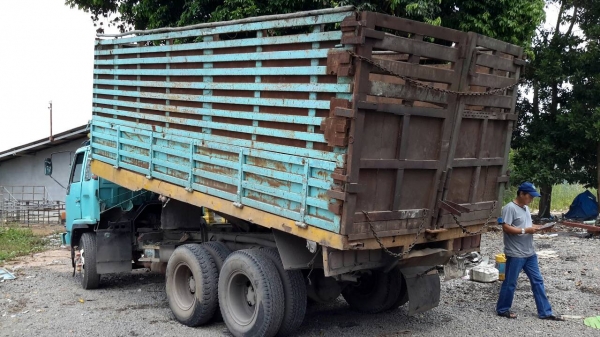 อีซูซุ ร็อคกี้ เพลาเดียว สิบล้อดั้มพ์ ISUZU ROCKY DUMP