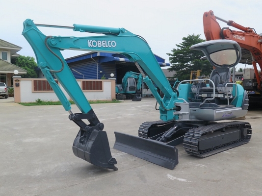 รถขุด แบคโฮล KOBELCO SK035 ทำสีใหม่ มือสองญี่ปุ่น นำเข้าเอง ยังไม่เคยใช้งานในไทย