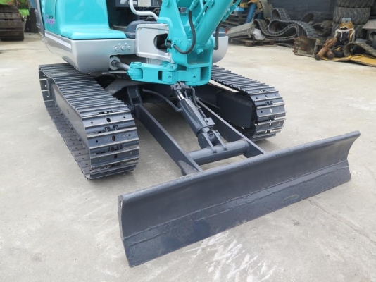 รถขุด แบคโฮล KOBELCO SK035 ทำสีใหม่ มือสองญี่ปุ่น นำเข้าเอง ยังไม่เคยใช้งานในไทย