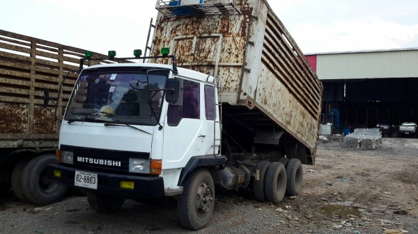 มิตซู สิบล้อดั้มพ์ เพลาเดียว หน้ากากดำ