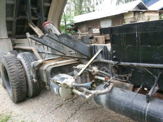 รถบรรทุก  HINO 10 ล้อใหญ่  ปี2521 จดใหม่ปี2555 ราค300,000 บ.