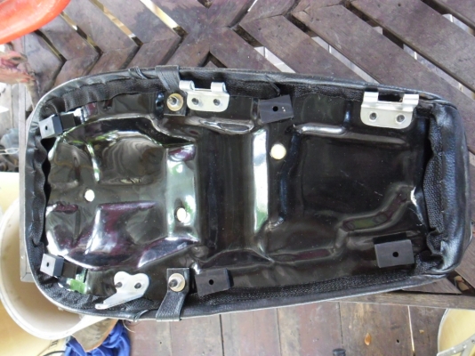 ขาย เบาะ dt100 ของใหม่ พื้นเหล็ก