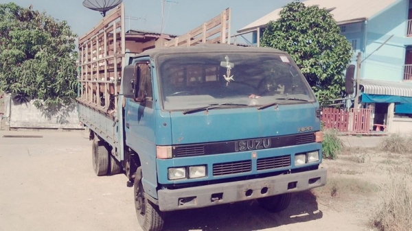 ขายด่วนๆ 6 ล้อNPR เจ้าของขายเองราคาคุยกันได้ รถอยู่ไทรน้อย นนทบุรี