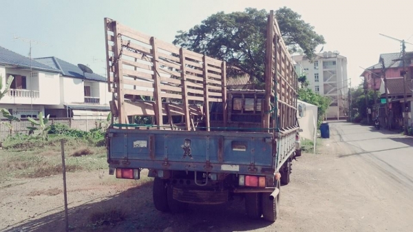 ขายด่วนๆ 6 ล้อNPR เจ้าของขายเองราคาคุยกันได้ รถอยู่ไทรน้อย นนทบุรี