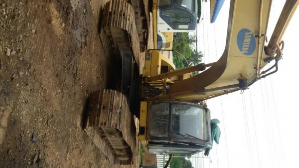 รถขุด SAMSUNG 210 LC รถสวย ใช้งานดี มีทะเบียน