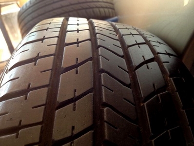 ยาง 185 60 15  BRIGESTONE 1เส้น สภาพสมบูรณ์ตามรูป ปลาย 10 ขึ้น 11