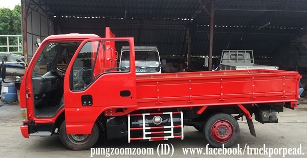 ISUZU รถประตูสไลน์ สีแดง พร้อมกระบะคาร์โก้ ISUZU รถประตูสไลน์ สีแดง พร้อมกระบะคาร์โก้