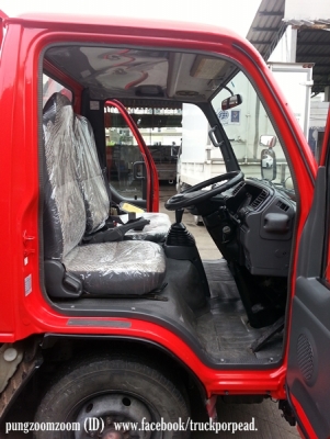 ISUZU รถประตูสไลน์ สีแดง พร้อมกระบะคาร์โก้ ISUZU รถประตูสไลน์ สีแดง พร้อมกระบะคาร์โก้