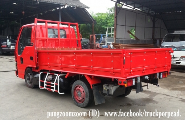 ISUZU รถประตูสไลน์ สีแดง พร้อมกระบะคาร์โก้ ISUZU รถประตูสไลน์ สีแดง พร้อมกระบะคาร์โก้