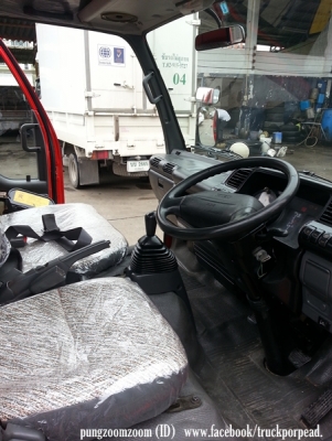 ISUZU รถประตูสไลน์ สีแดง พร้อมกระบะคาร์โก้ ISUZU รถประตูสไลน์ สีแดง พร้อมกระบะคาร์โก้