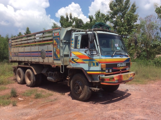 ขายISUZU ROCKYดั๊ม2เพลา 195แท้ เกียร์ZF เครื่องโบอินเตอร์ เครื่องดีเพิ่งเปลี่ยนมา ครัทซีสวยใหญ่ยาวตลอด ยางดี ราคา 790,000 บาท