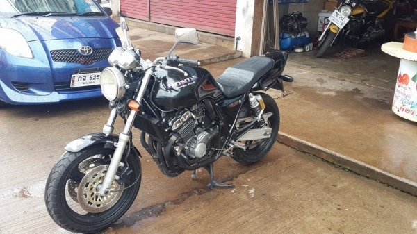 มาใหม่คับ HONDA CB400 ปี93 ดำดุ เดิมๆ ท่อแต่ง อินวอยส์ สรรพสามิตร สวยๆ คับ ราคา 55000 บาท ส่งได้ทั่วไทยคับ สนใจติดต่อ 081-0578282 ไอดีไลน์ POPBIGBIKESAKON คับ สนใจรถสวย ถูก ดี ต้อง POP BIGBIKE SAKONNAKHON