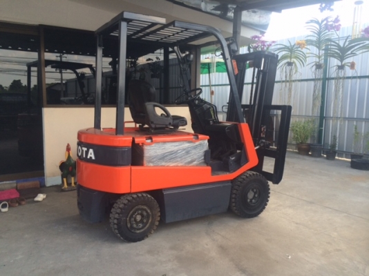 ขาย โฟล์คลิฟไฟฟ้าเก่านอก TOYOTA  5FB25  ยกได้2.5ตัน3เมตร แถมตู้ชาร์จ!! 240,000 ฿ 094-4267888 จะเด็ด