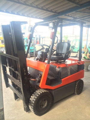 ขาย โฟล์คลิฟไฟฟ้าเก่านอก TOYOTA  5FB25  ยกได้2.5ตัน3เมตร แถมตู้ชาร์จ!! 240,000 ฿ 094-4267888 จะเด็ด