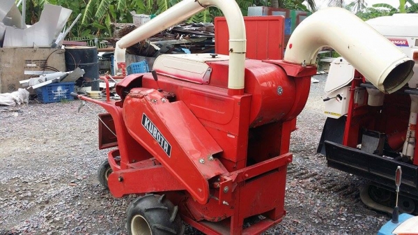 เครื่องนวดข้าวเดินตาม เก่าญี่ปุ่น KUBOTA  สภาพใช้งานได้จริง  นวดข้าวเร็ว ง่าย เคลี่อนย้ายง่าย ทำงานสะดวก คล่องตัว ทนทาน เครื่องยนต์ติดง่าย