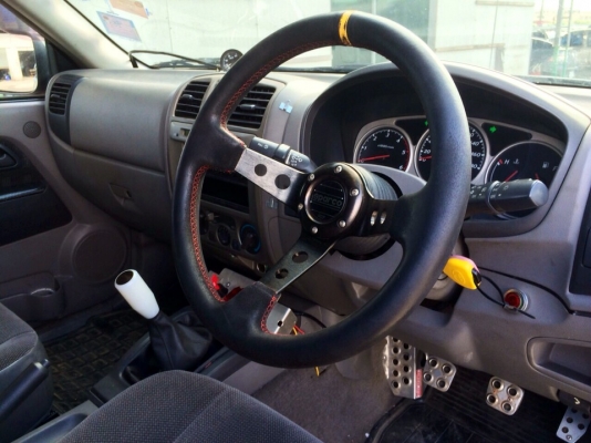 ขายด่วนคับ ISUZU DMAX CAB 4 เครื่อง 3000 ไดเร็กเทอร์โบ 4X4 ปี 2003 เกียร์ธรรมดา