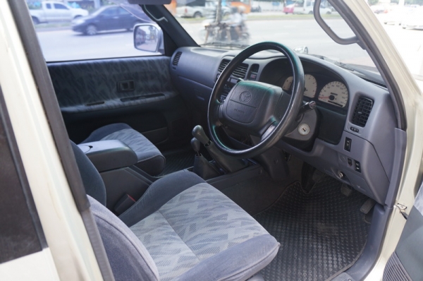 TOYOTA SPORT RIDER ปี 2000 4WD รถสวยจัดๆ ARIBAG ระบบเบรค ABS ล้อ MAX เครื่องเดิมๆวิ่งดี ช่วงล่างแน่น กระจกไฟฟ้า พวงมาลัยพาวเวอร์ แอร์เย็นๆ เบาะสภาพสวย สีสวย รถพร้อมใช้งาน จัดไฟแนนได้
