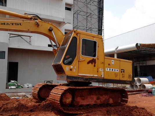 ขายด่วนรถแบ็คโฮโคมัตสุ PC100 ขายด่วนรถแบ็คโฮโคมัตสุ PC100