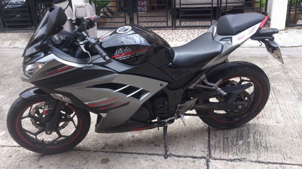 NINJA 250 2013 107000 วิ่ง หมื่นเก้า มีรอยแปะมา