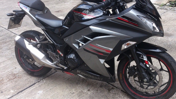 NINJA 250 2013 107000 วิ่ง หมื่นเก้า มีรอยแปะมา