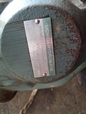 ขายปั้มไฮโดรลิคเก่าญี่ปุ่นยี่ห้อ uchida ภาพสวยใช้ใส่รถตักหรือแบ็คโฮ pc30,40