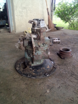 ขายปั้มไฮโดรลิคเก่าญี่ปุ่นยี่ห้อ uchida ภาพสวยใช้ใส่รถตักหรือแบ็คโฮ pc30,40