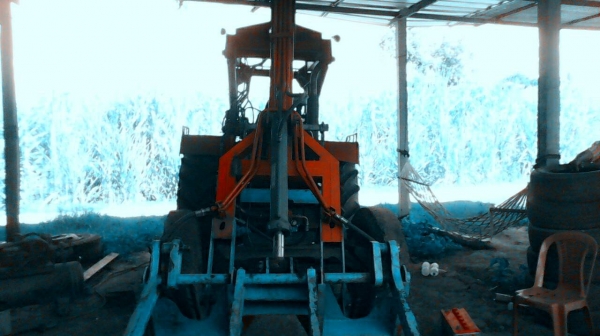 รถไถฟอร์ดคีบอ้อย