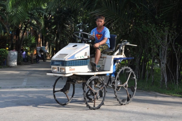 ขายรถดำนา ISEKI(เหมาะเอาไปแปลง เป็นรถฉีดยา) ขับ4ล้อ สวยเดิมจากญี่ปุ่น18,000เท่านั้น!!