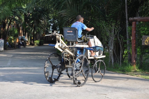 ขายรถดำนา ISEKI(เหมาะเอาไปแปลง เป็นรถฉีดยา) ขับ4ล้อ สวยเดิมจากญี่ปุ่น18,000เท่านั้น!!