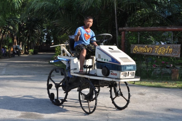 ขายรถดำนา ISEKI(เหมาะเอาไปแปลง เป็นรถฉีดยา) ขับ4ล้อ สวยเดิมจากญี่ปุ่น18,000เท่านั้น!!