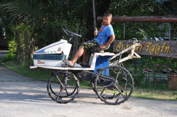 ขายรถดำนา ISEKI(เหมาะเอาไปแปลง เป็นรถฉีดยา) ขับ4ล้อ สวยเดิมจากญี่ปุ่น18,000เท่านั้น!!