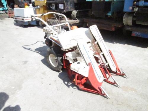 รถเกี่ยวข้าวเดินตาม !!!  YANMAR    YB500  รหัสสินค้า : 14001879 หรือเพิ่มเติมไดที่ www.nihonmono.com
