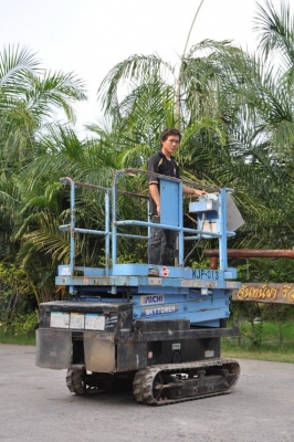 ขายรถกระเช้า AICHI SKY TOWER แทรคยาง สภาพสวยเดิมจากญี่ปุ่นยังไม่เคยใช้ในไทย68,000เท่านั้น!!