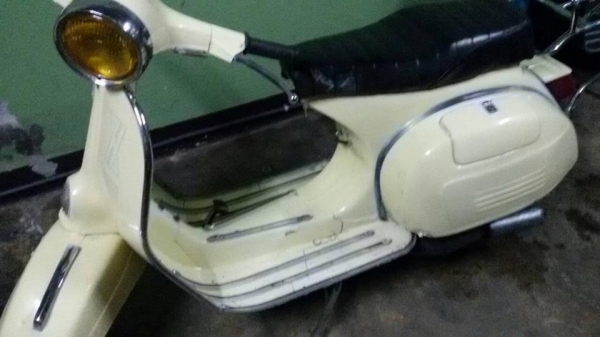 ขาย สปิ้น สีคลีม อิตารี เครื่องดี สีไม่ค่อยสวยครับ เครื่องผ่าใหม่ รถสวยพร้อมใช้ครับ ราคา 29500 บาท สนใจติดต่อได้ครับ 0826336557 โป้งครับ รับเทรินทุกรุ่นครับ.