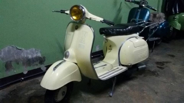 ขาย สปิ้น สีคลีม อิตารี เครื่องดี สีไม่ค่อยสวยครับ เครื่องผ่าใหม่ รถสวยพร้อมใช้ครับ ราคา 29500 บาท สนใจติดต่อได้ครับ 0826336557 โป้งครับ รับเทรินทุกรุ่นครับ.