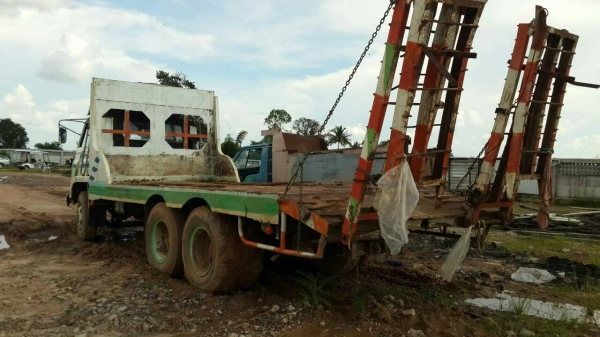 ขายเทรลเลอร์JCM เครื่อง165แรง มีบันไดขึ้นรถเกี่ยว เครื่องดี คัชซีดี พร้อมใช้งาน เอกสารพร้อมโอน สนใจโทร090-8588220คุณนะ ID:narong498 หรือwww.truck.in.th/498