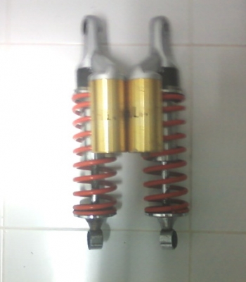 ขาย โช๊คสำหรับใส่ บิ๊กไบค์ Bigbike  OHlins สินค้ามือสองสภาพใช้ได้มี 1 คู่ ราคา 1200 บาท